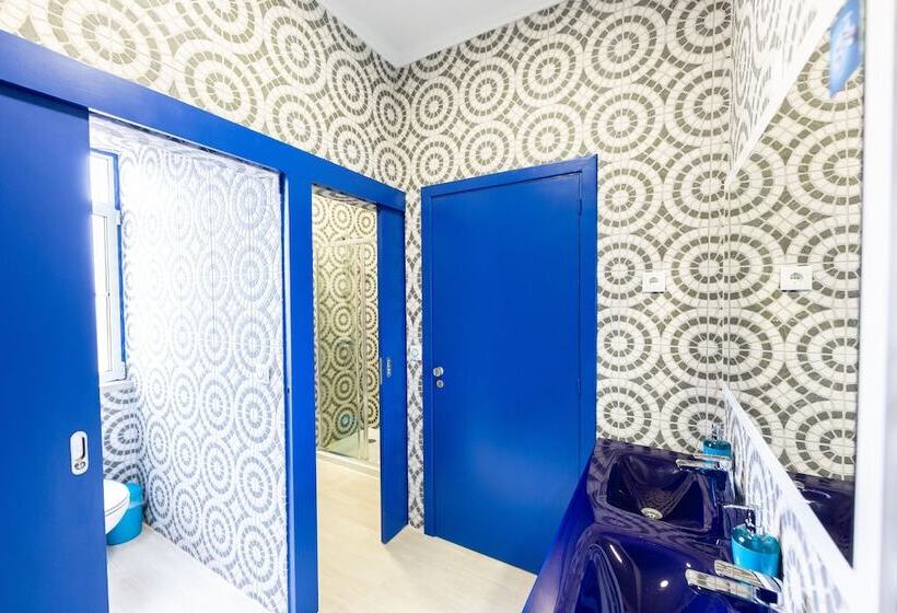 Help Yourself Hostels  Parede