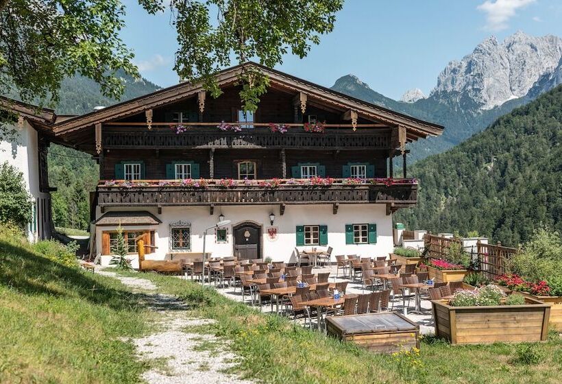 בית מלון כפרי Berg K Hof Kaisertal  Alpine Hideaway