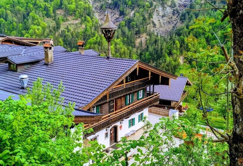 בית מלון כפרי Berg K Hof Kaisertal  Alpine Hideaway