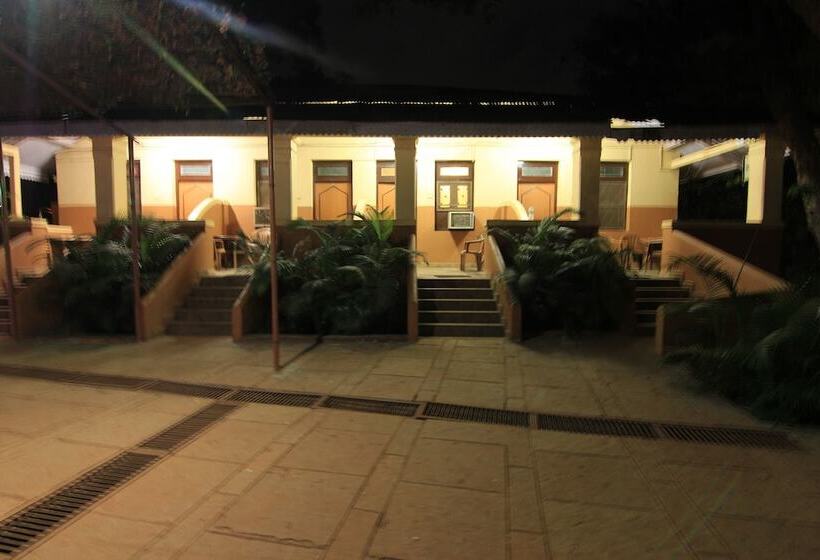 호텔 Gujarat Bhavan