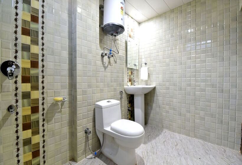 هتل Hillside Valley