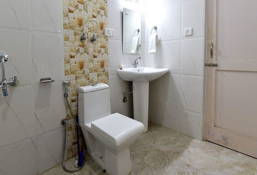 هتل Hillside Valley