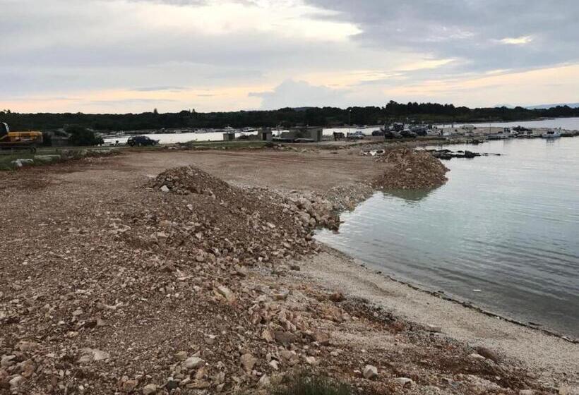 בית מלון כפרי Livadic