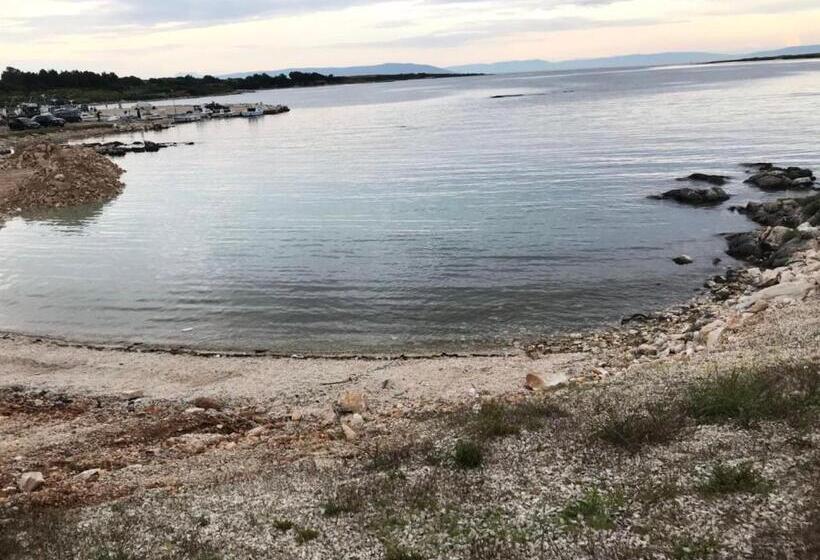 בית מלון כפרי Livadic