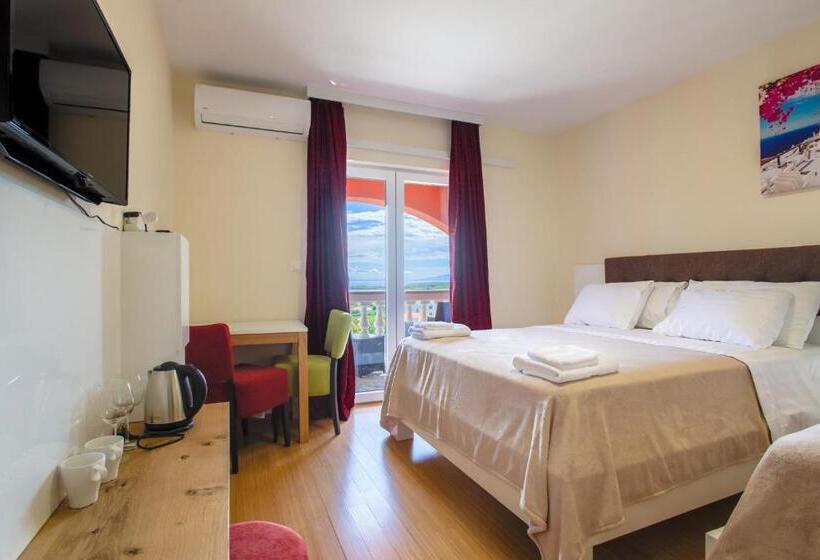 בית מלון כפרי Livadic