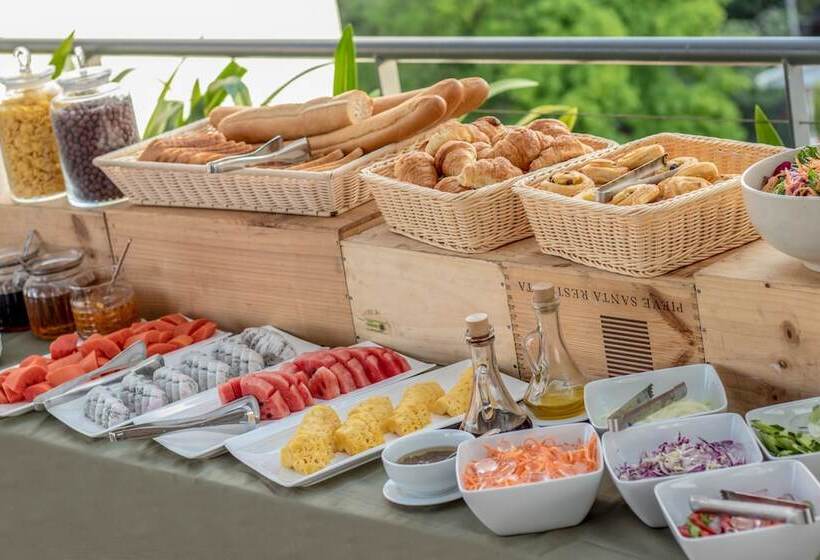 בית מלון כפרי Penh House