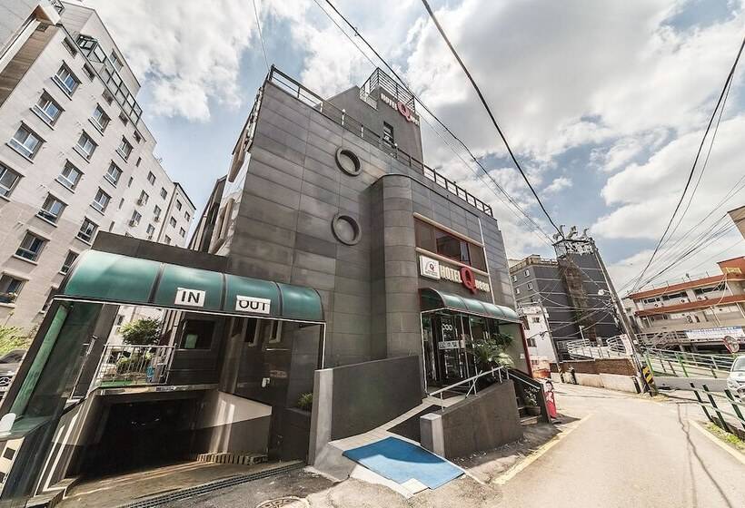 هتل Queen Suwon