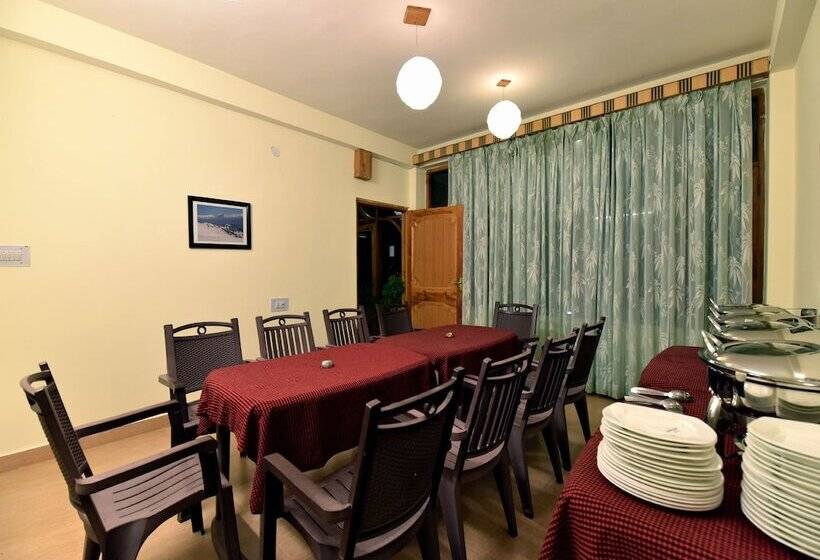 هتل The Manali Lodge By Oyo Rooms