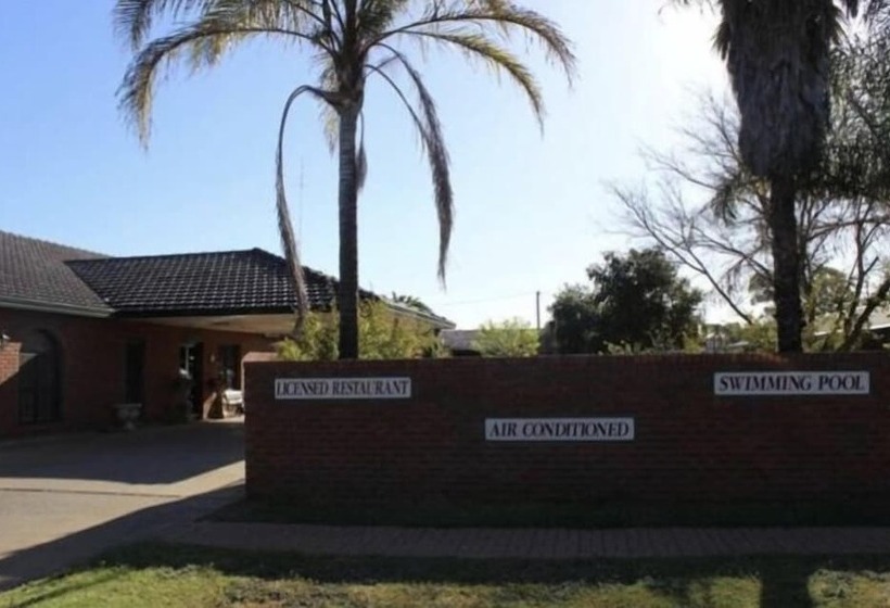 מוטל Condobolin Motor Inn