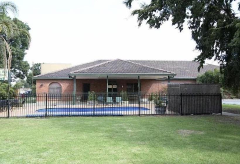 מוטל Condobolin Motor Inn