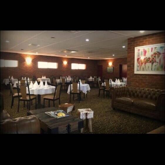 מוטל Condobolin Motor Inn