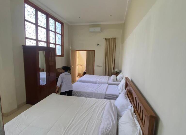 پانسیون Pesona Bali Room And Restaurant