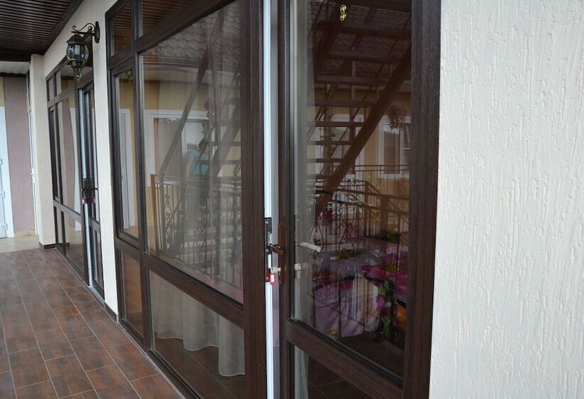 پانسیون Sunrise Villa