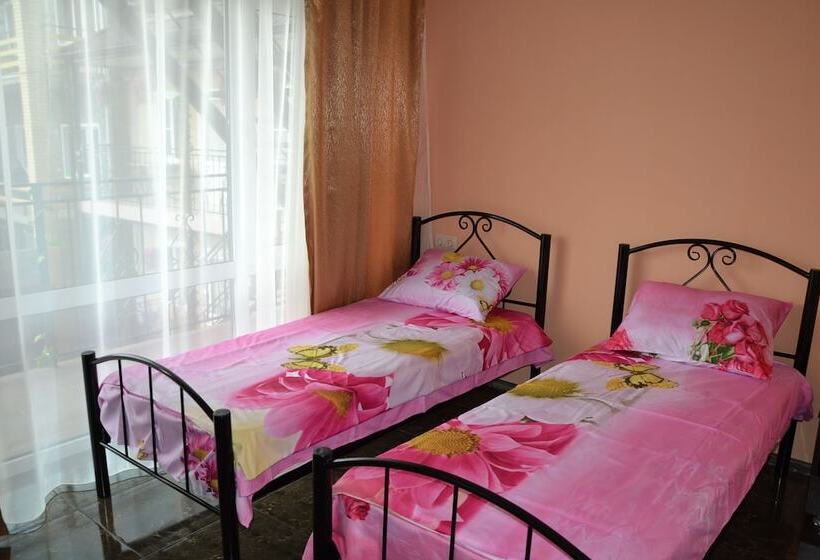 پانسیون Sunrise Villa