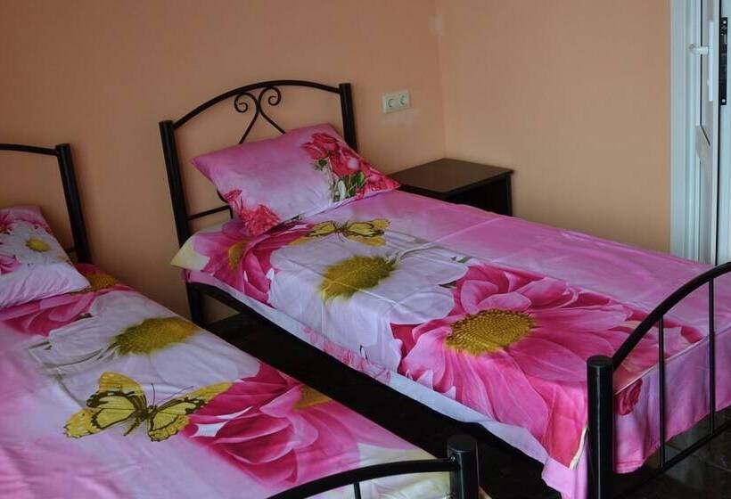 پانسیون Sunrise Villa