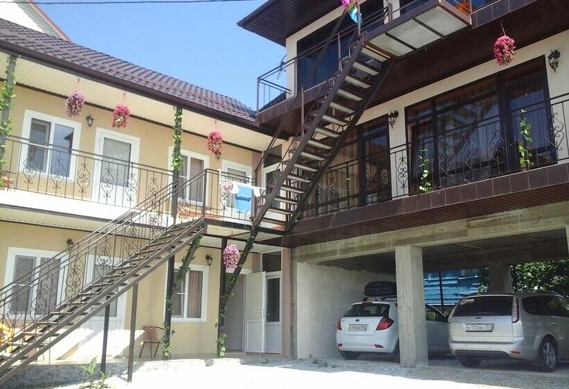 پانسیون Sunrise Villa