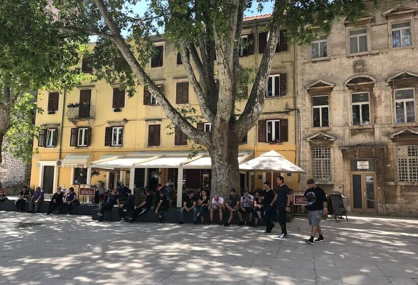 بنسيون Zara Palace   Design Rooms