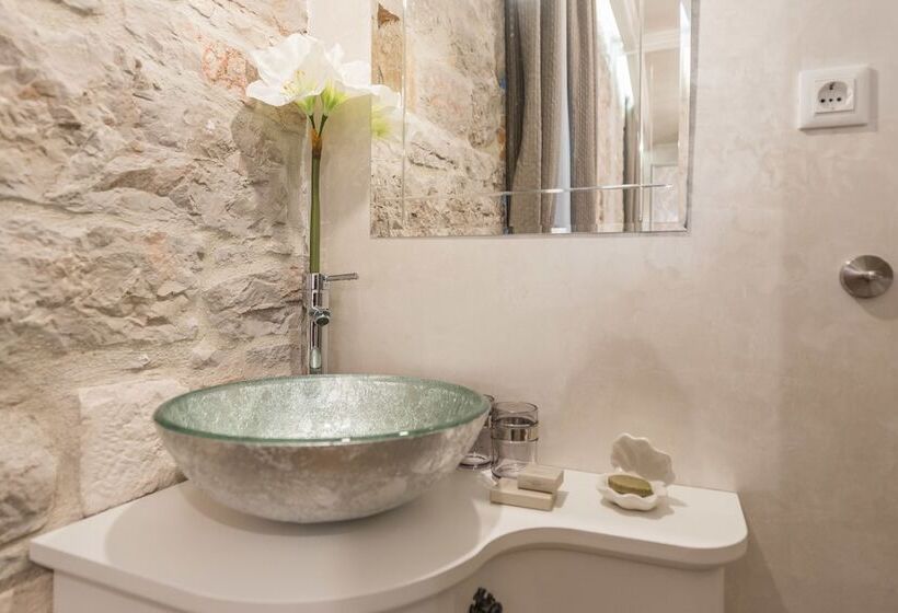 بنسيون Zara Palace   Design Rooms