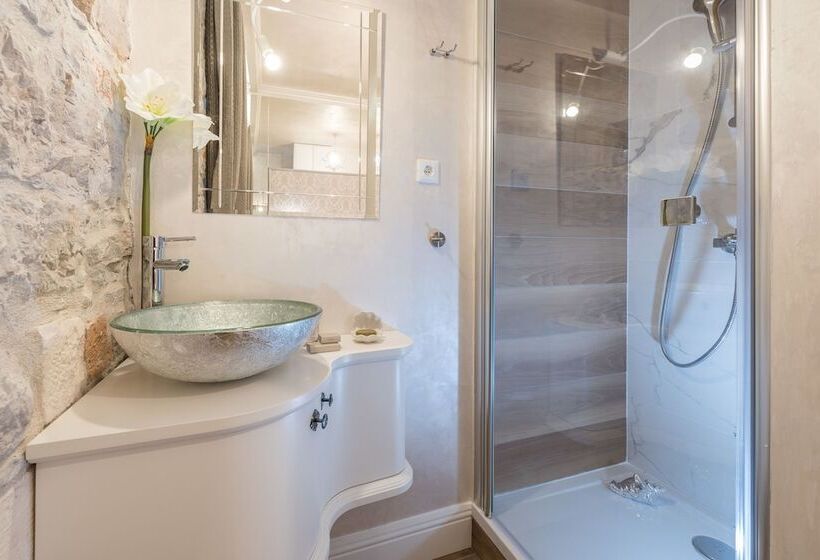 بنسيون Zara Palace   Design Rooms