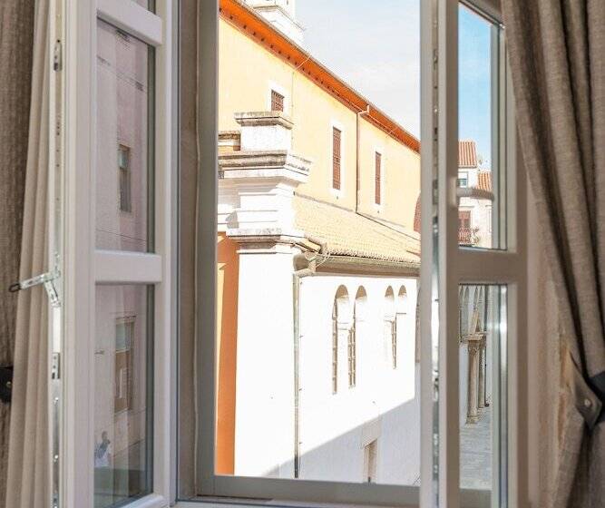 بنسيون Zara Palace   Design Rooms