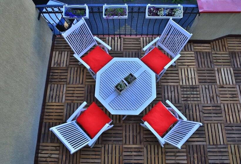 Sisters Lodge Hostel