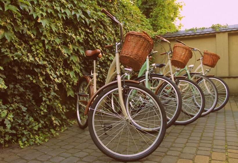 Sisters Lodge Hostel