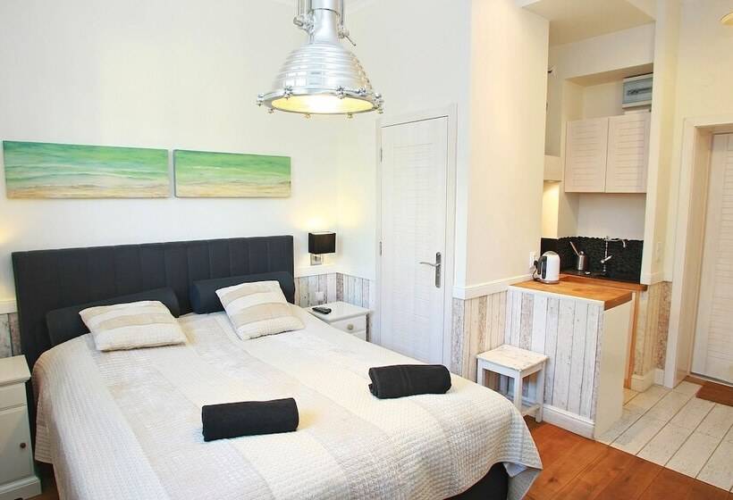 Sisters Lodge Hostel