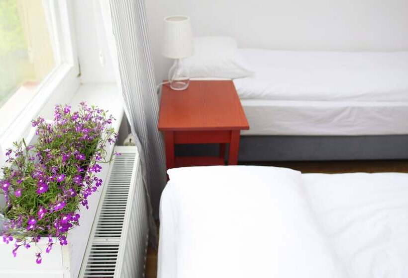 Sisters Lodge Hostel