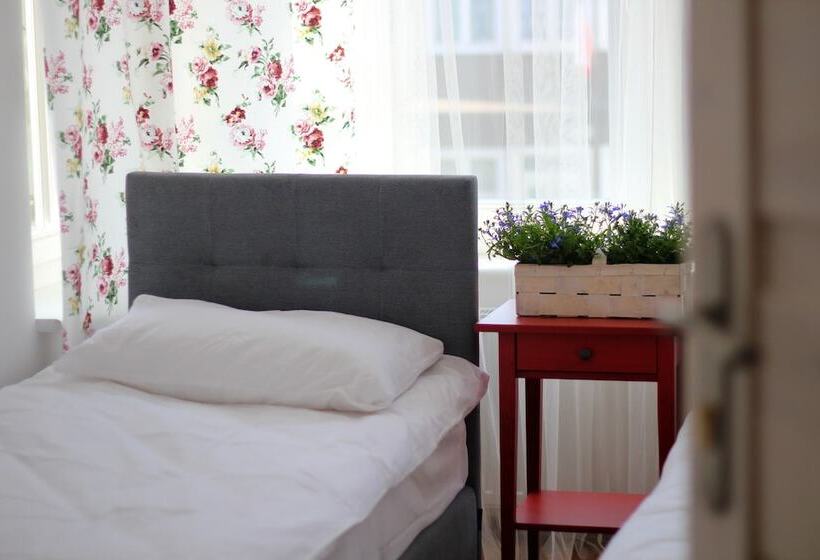 Sisters Lodge Hostel