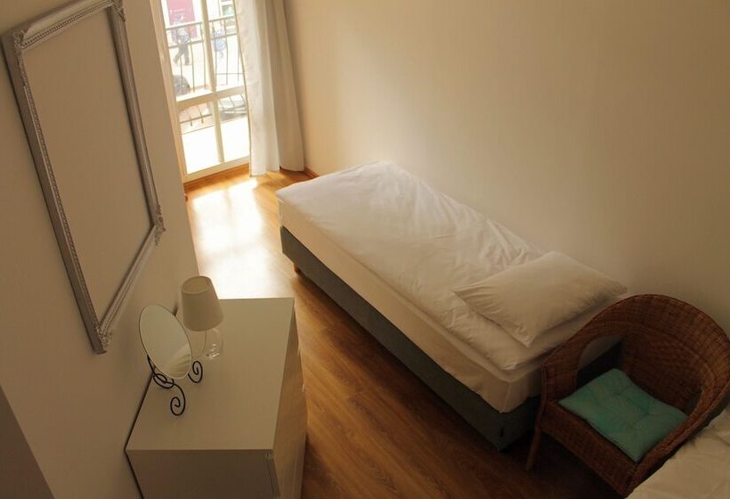 Sisters Lodge Hostel