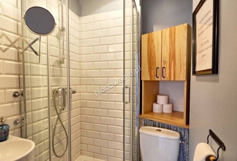 Sisters Lodge Hostel