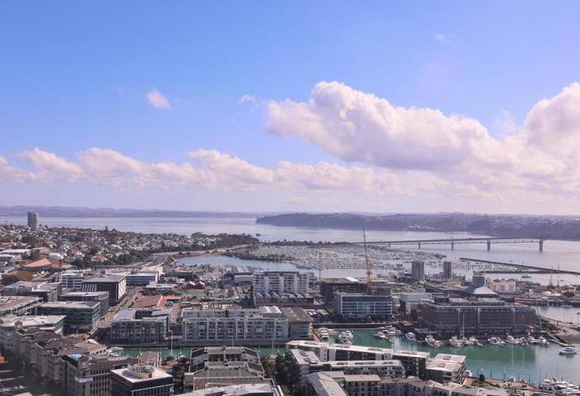 Seaview Penthouse With Free Parking