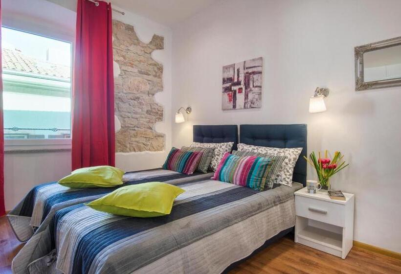 Top Center Rooms & Studio