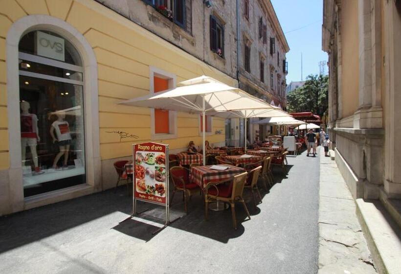 Top Center Rooms & Studio