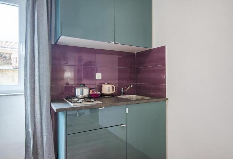 Top Center Rooms & Studio