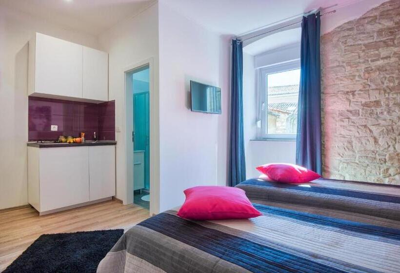 Top Center Rooms & Studio