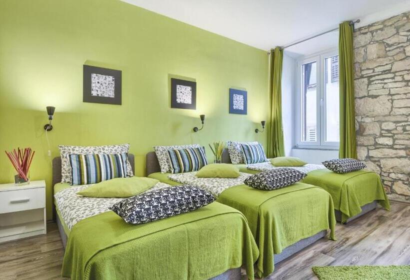 Top Center Rooms & Studio