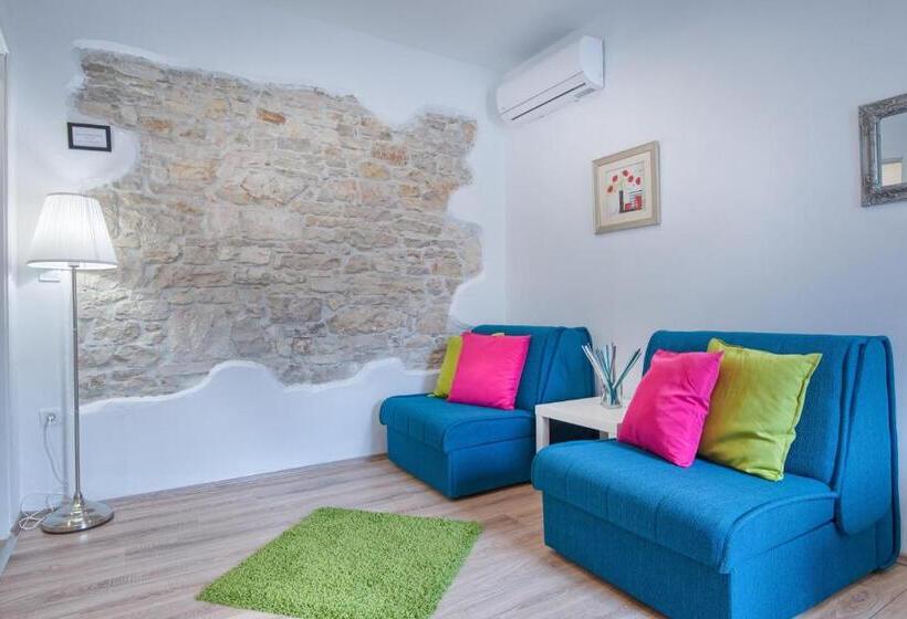 Top Center Rooms & Studio