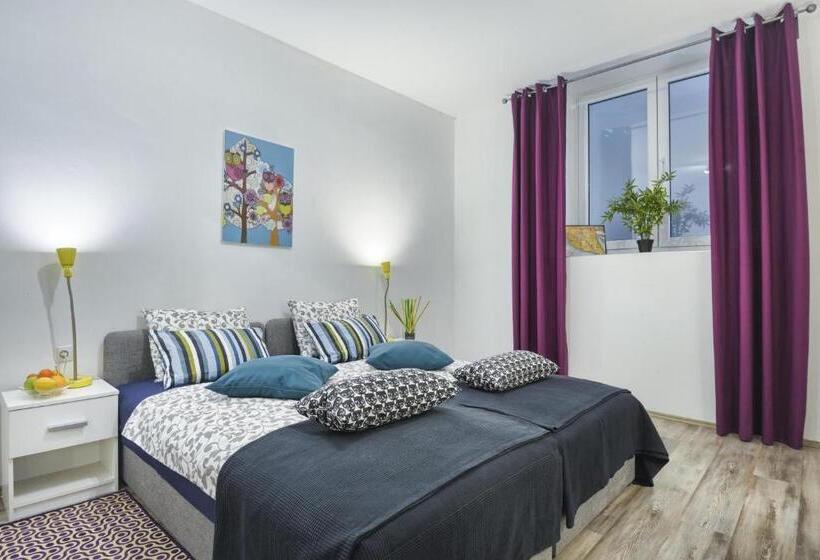 Top Center Rooms & Studio