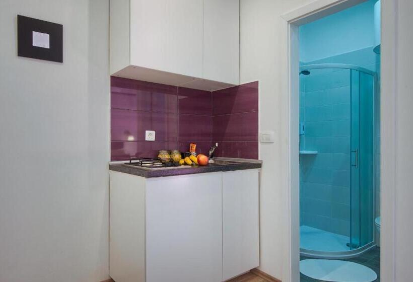 Top Center Rooms & Studio