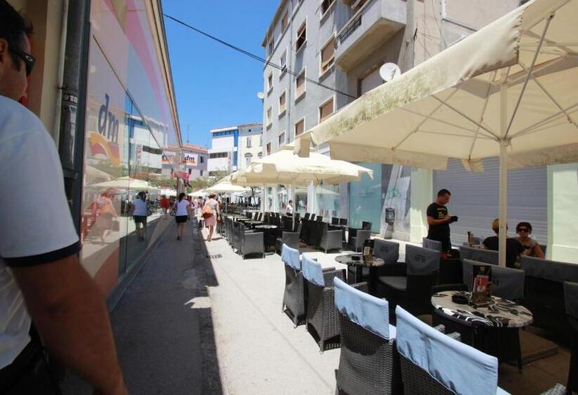 Top Center Rooms & Studio