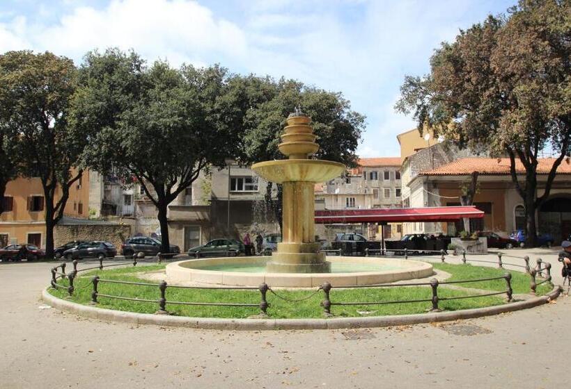 Top Center Rooms & Studio