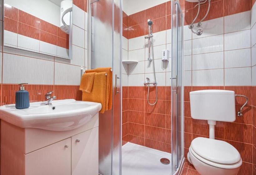 Top Center Rooms & Studio