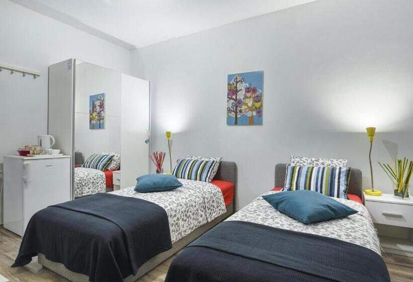 Top Center Rooms & Studio