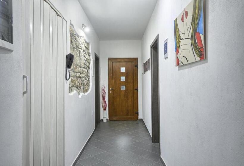 Top Center Rooms & Studio