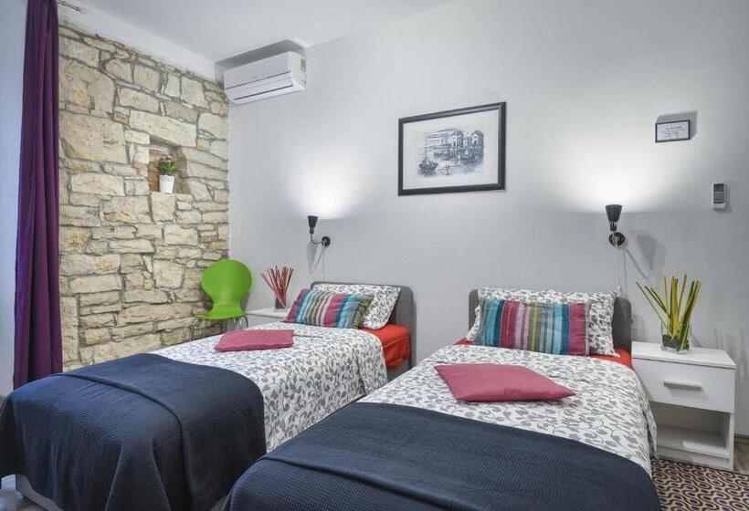 Top Center Rooms & Studio