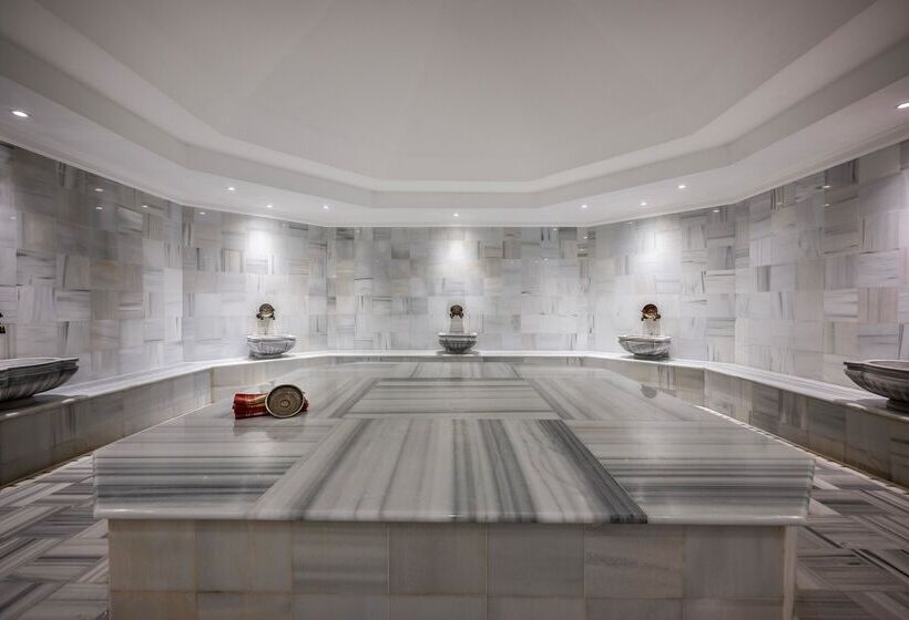 Adora Hotel & Resort