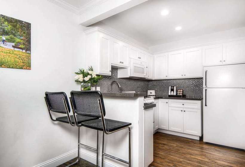 Aggie Inn, Ascend Hotel Collection