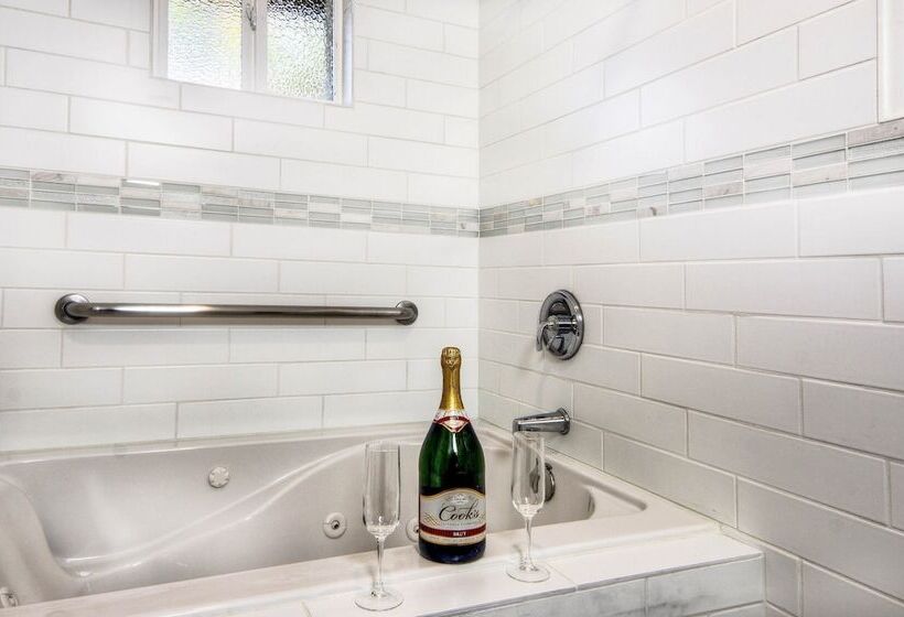 Aggie Inn, Ascend Hotel Collection