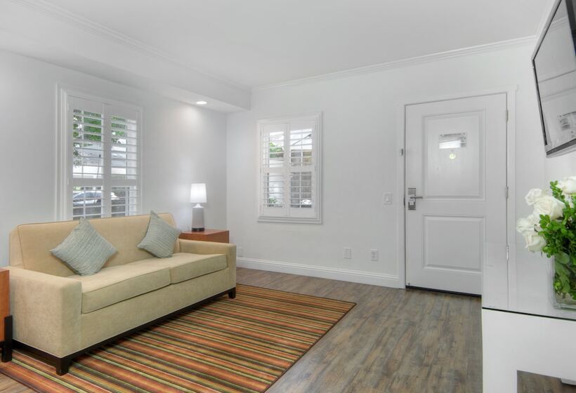 Aggie Inn, Ascend Hotel Collection